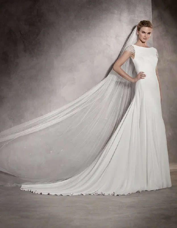 romantic dressPronovias Ana Gown