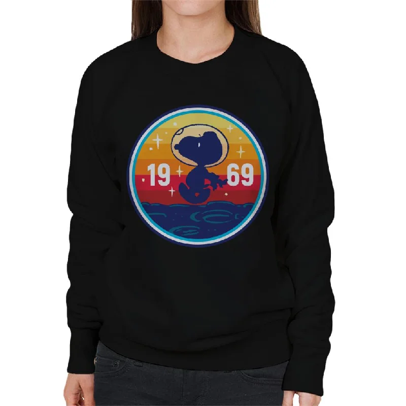 classic gym sweatshirtPeanuts Snoopy 1969 Moon Landing Women's Sweatshirt